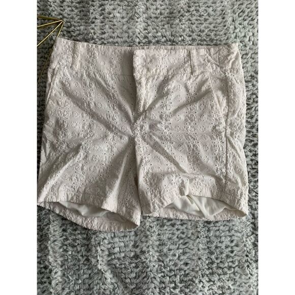 Torrid White Eyelet Shorts Size 10 Mid Length - Picture 3 of 7